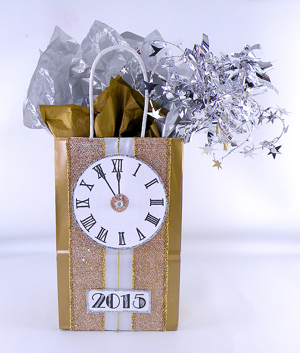 Simple New Years Eve Gift Bags with Simple Decor