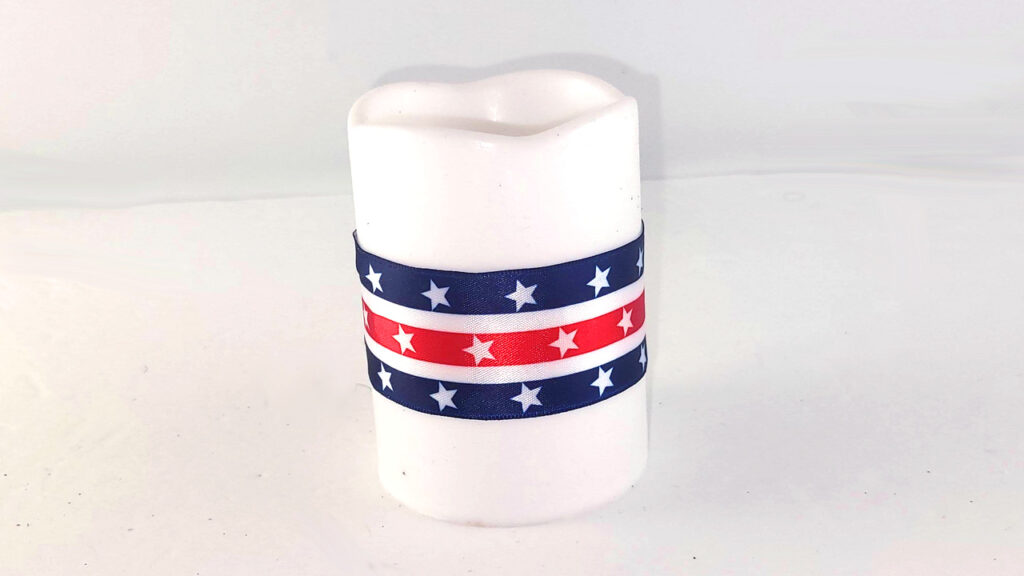 4th of July candle ideas patriotic ribbon wrapped candle DIY