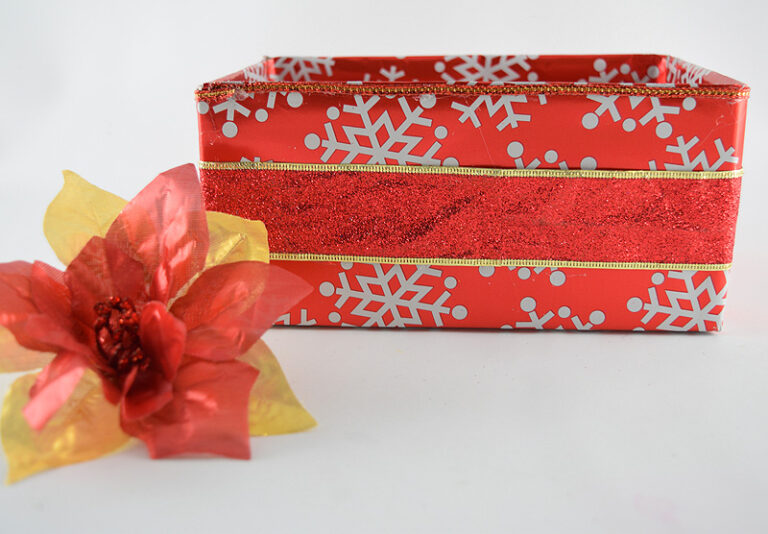 Easy and Beautiful DIY Christmas Gift Baskets (Using Household Items)